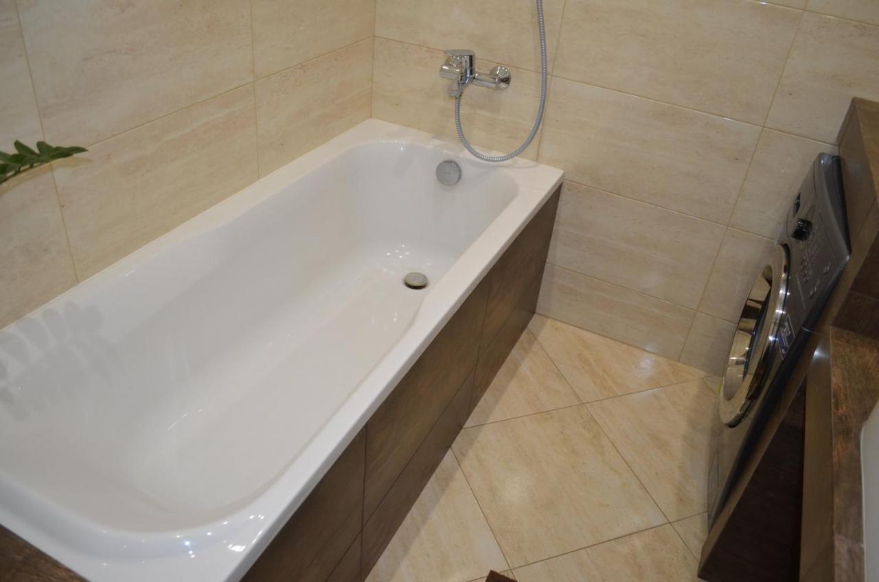Apartment On Getmana Vigovskogo 49 Rivne Eksteriør bilde